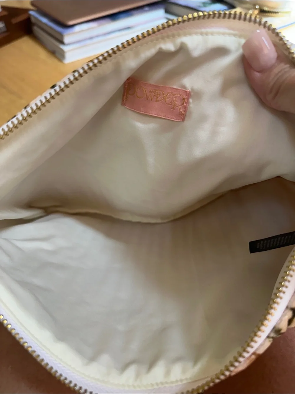 Powder quilted fabric